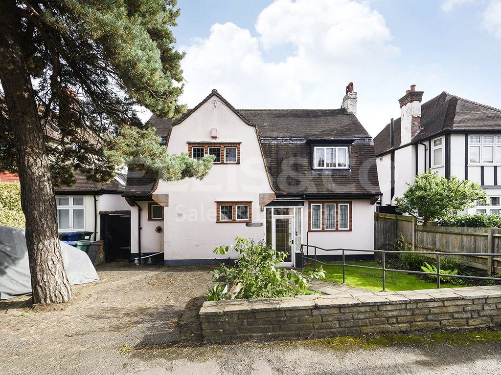 3 bed detached house for sale in The Ridgeway, Mill Hill, London NW7