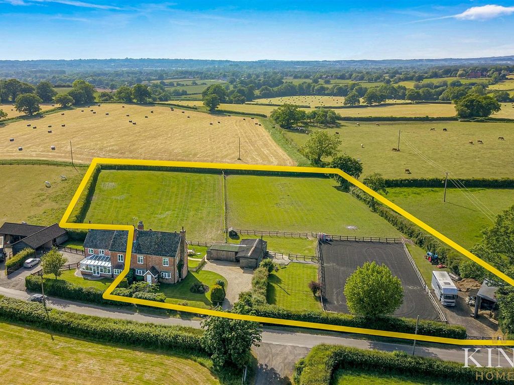 5 bed semidetached house for sale in Clarkes Green, Studley B80, £