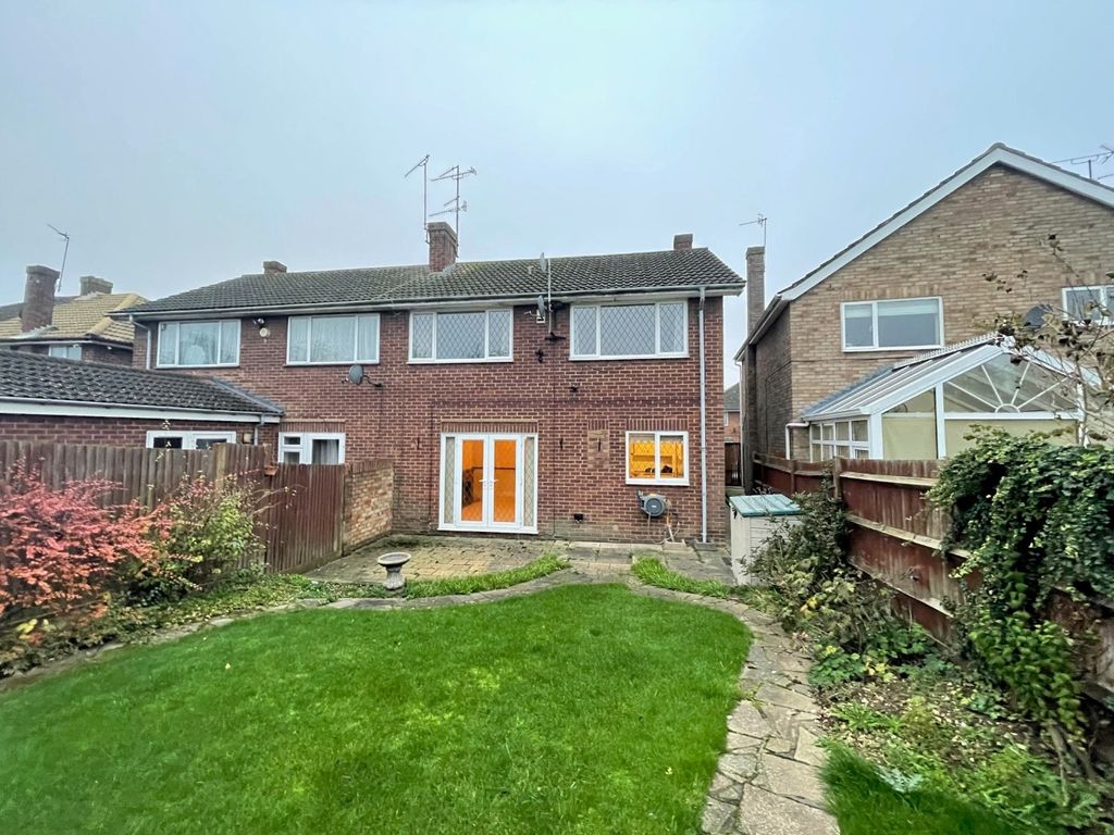 3 Bed Semi Detached House To Rent In Broughton Avenue Luton