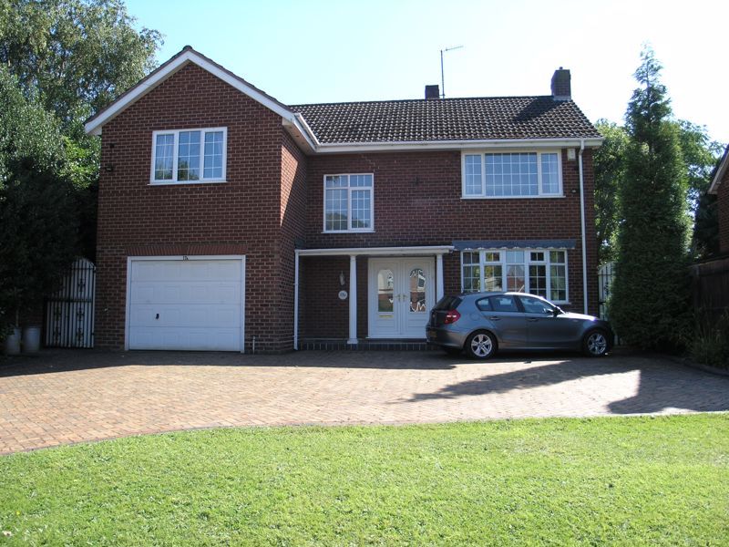 4 bed detached house for sale in Barrs Road, Cradley Heath B64, £
