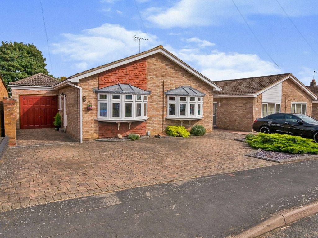 4 bed detached bungalow for sale in Westfield Road, Yaxley