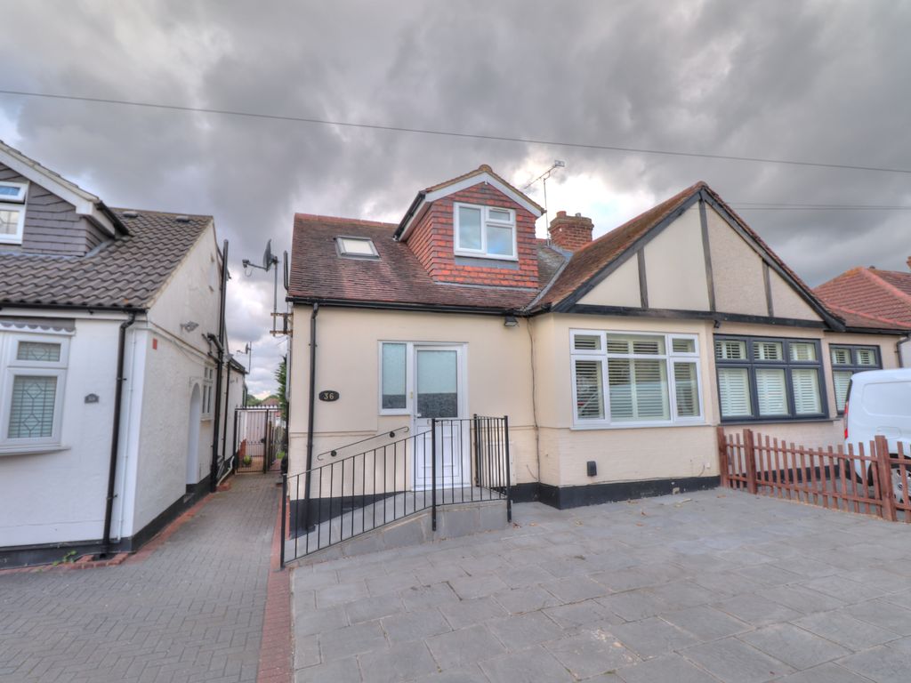 3 bed bungalow for sale in Geoffrey Avenue, Harold Wood, Romford RM3 Zoopla