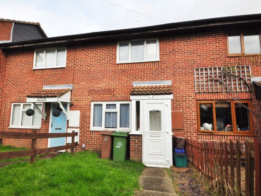 2 bed semidetached house to rent in Road, Carshalton SM5