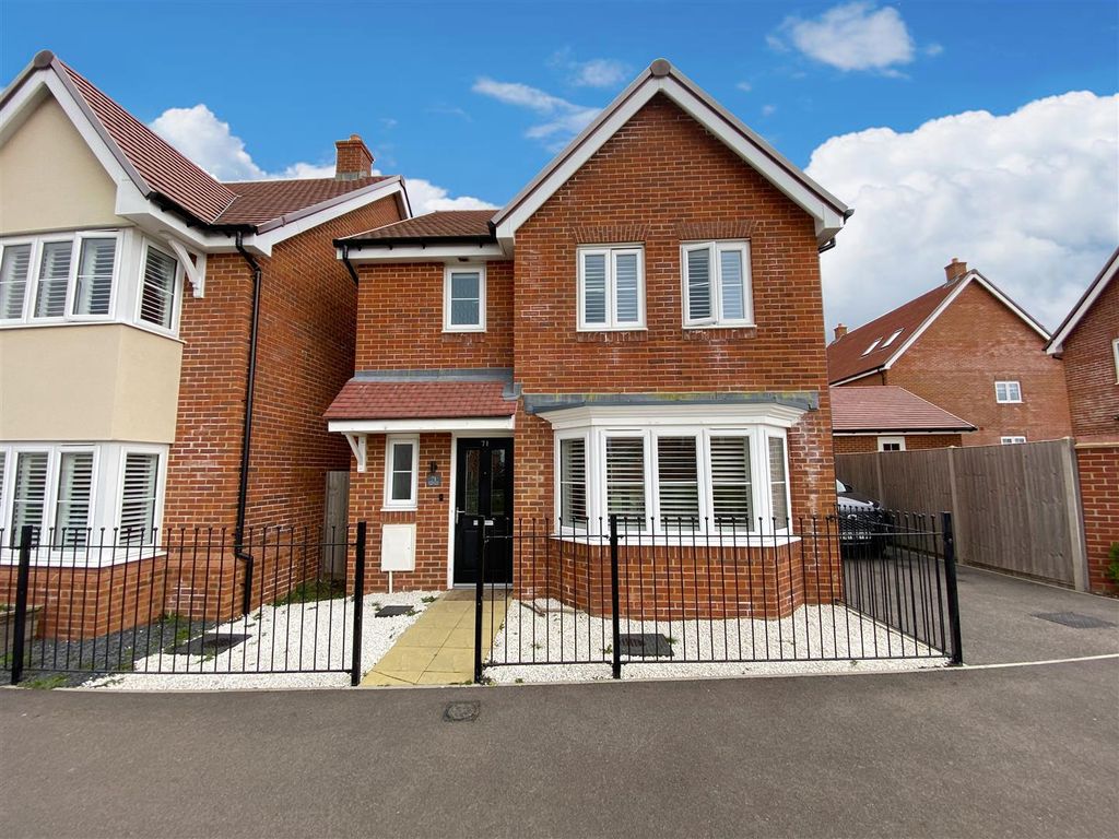 3 bed detached house for sale in Sunflower Street, Worthing BN13 Zoopla