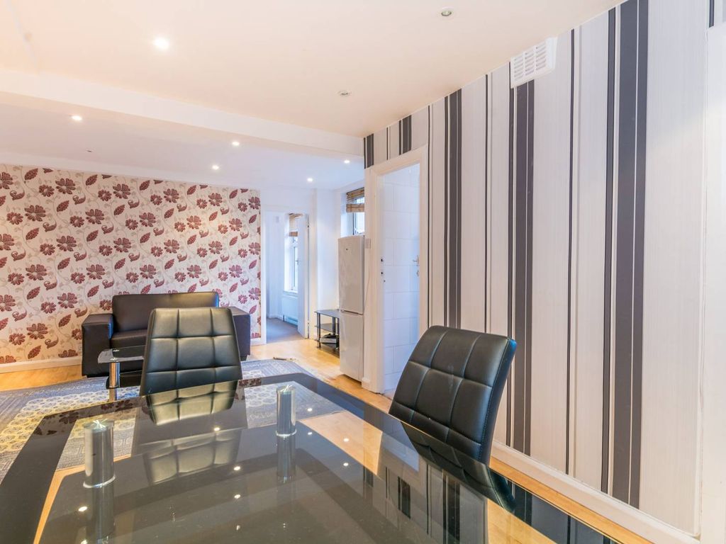 3 bed flat to rent in Park West, Hyde Park Estate, London W2 Zoopla