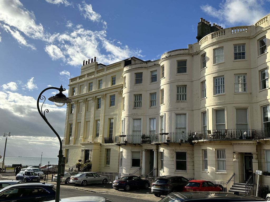2 bed flat to rent in Lansdowne Place, Hove BN3, £1,500 pcm Zoopla