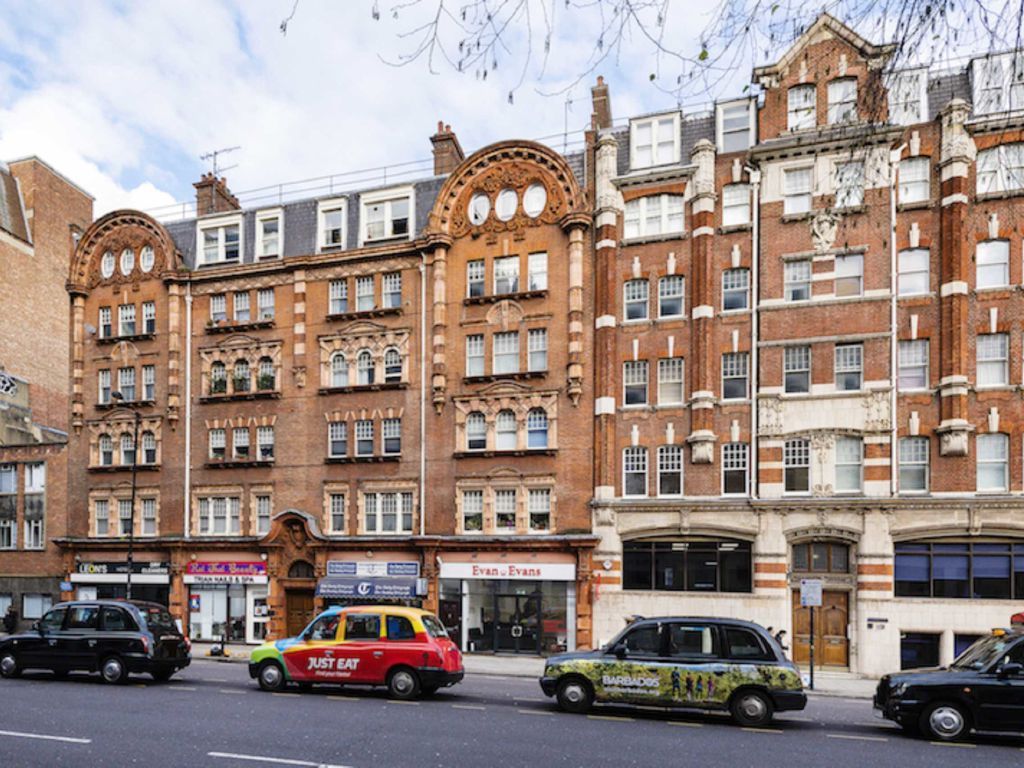 2 bed flat to rent in Vauxhall Bridge Road, London SW1V, £2,600 pcm