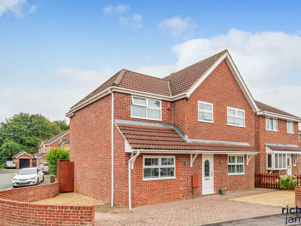 4 bed detached house for sale in Primrose Close, Haydon Wick, Swindon