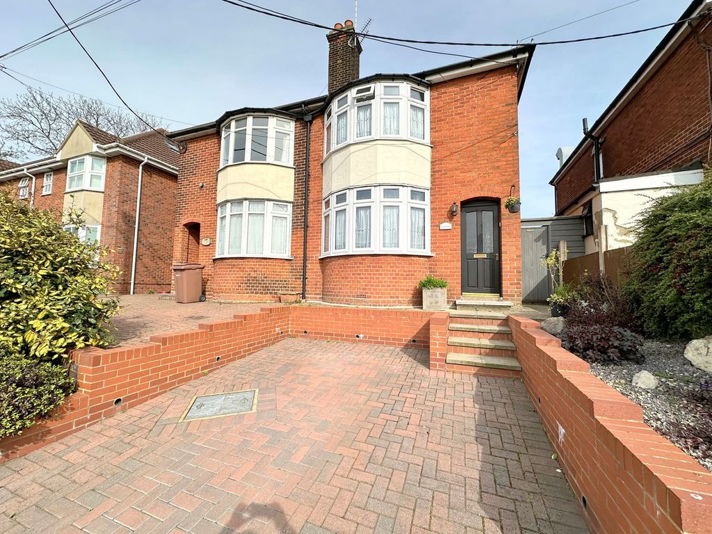 3 bed semidetached house for sale in London Road, Widford, Chelmsford