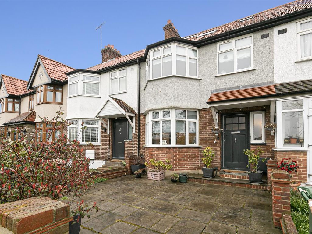 4 bed property for sale in Sewardstone Road, London E4 Zoopla
