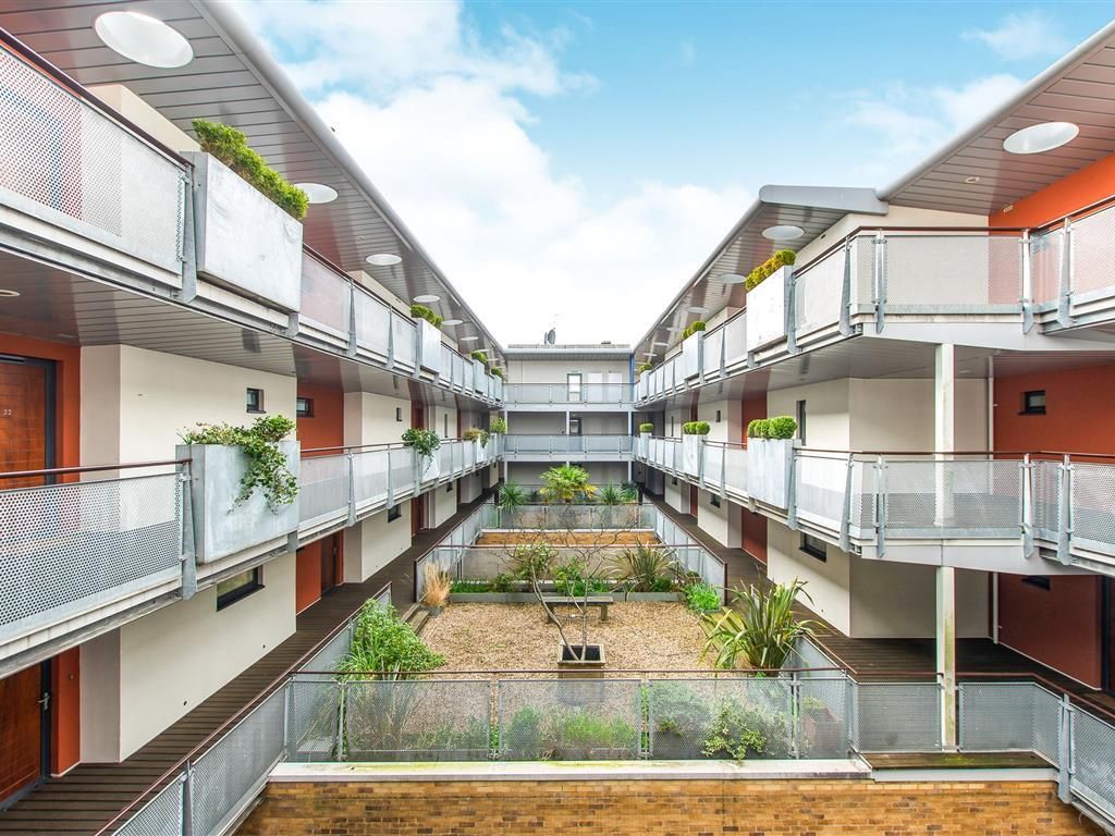 2 bed flat to rent in Park View Apartments, Greyfriars Road, Cardiff