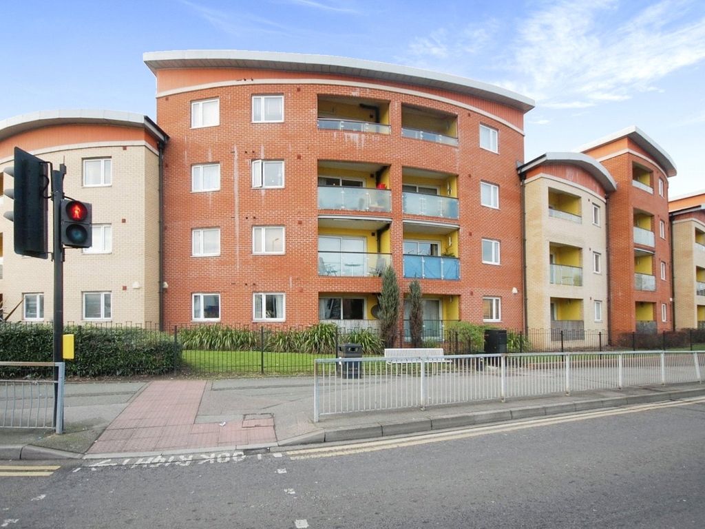 2 bed flat to rent in Victoria Road, Romford RM1 Zoopla