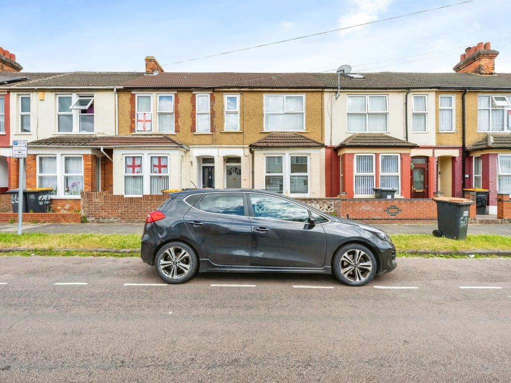 4 bed terraced house for sale in Southville Road, Bedford MK42, £