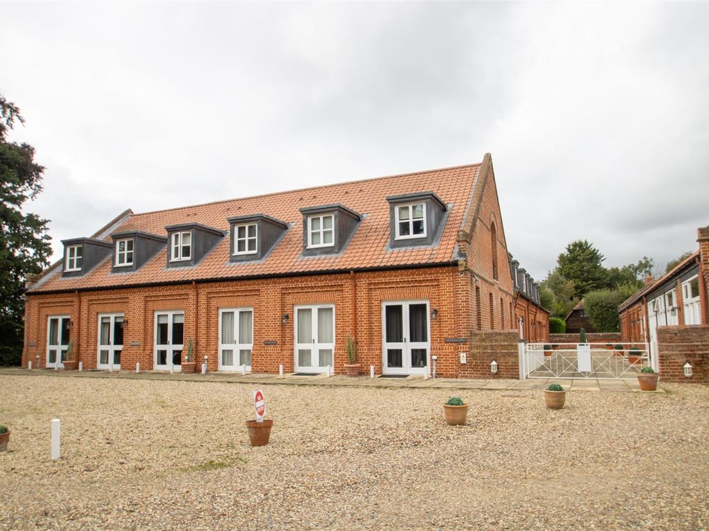 2 bed terraced house to rent in Saling Grove, Great Saling, Braintree