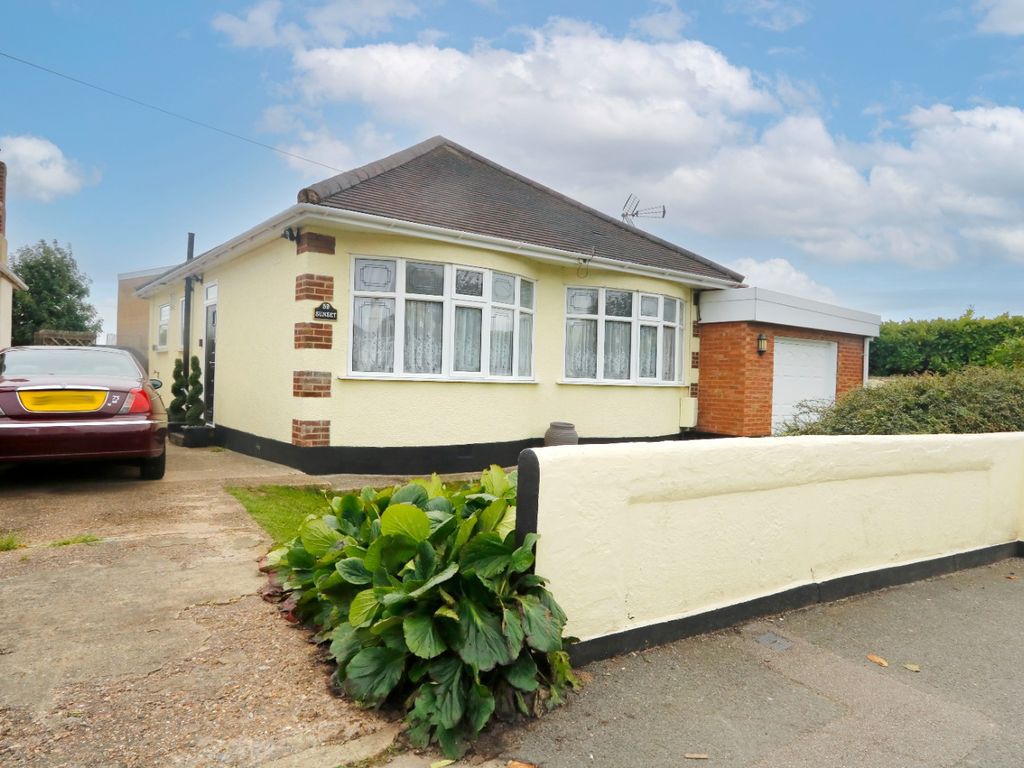 3 bed detached bungalow for sale in Shipwrights Drive, Thundersley