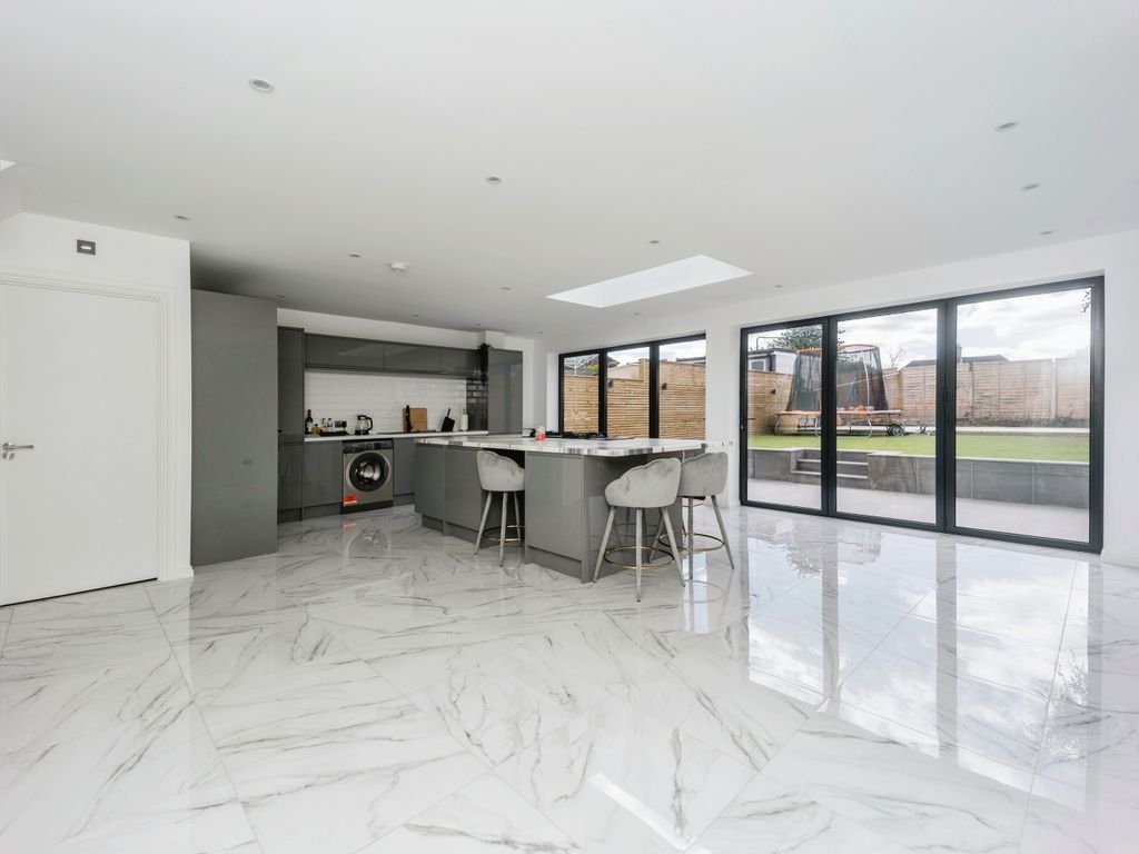 5 bed semidetached house for sale in Coombfield Drive, Dartford, Kent