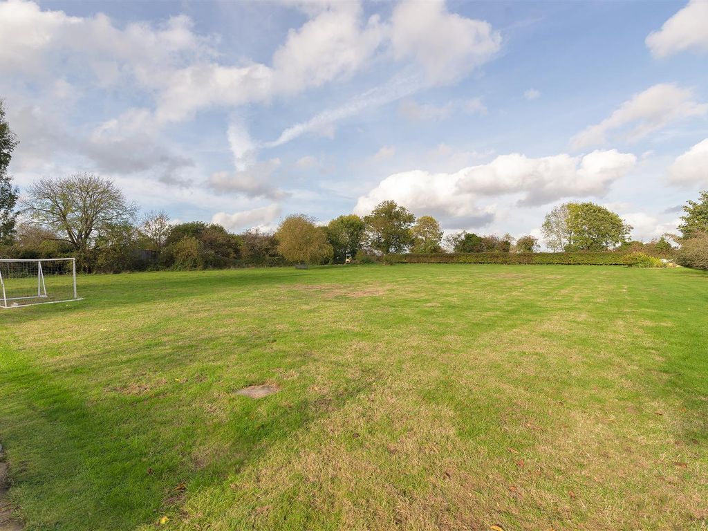 4 bed detached house for sale in Plumtree Road, Headcorn, Ashford TN27