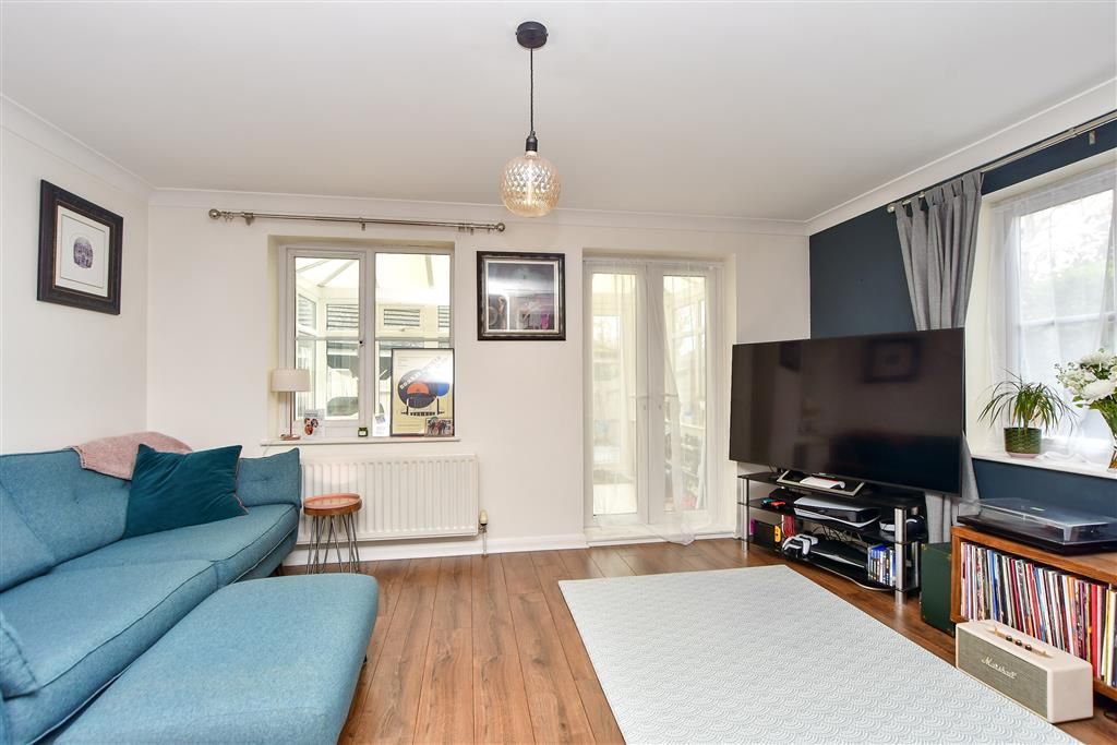 3 bed end terrace house for sale in Mariners View, Gillingham, Kent ME7