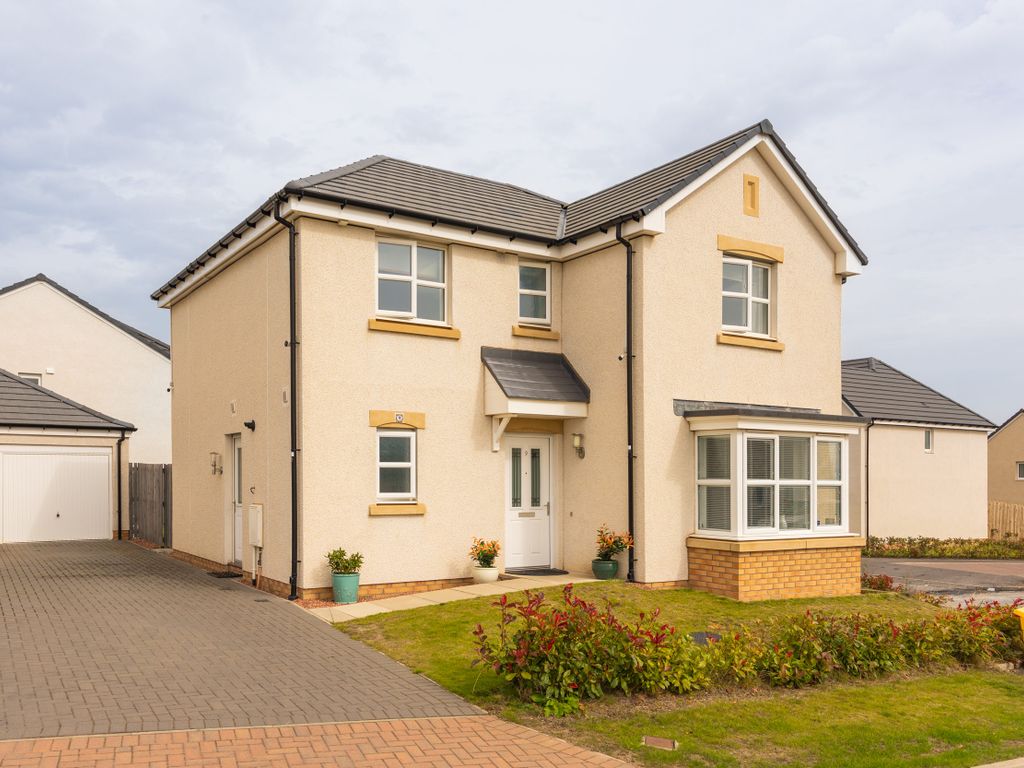 4 bed property for sale in 9 Fordell View, Edinburgh EH17, £405,000