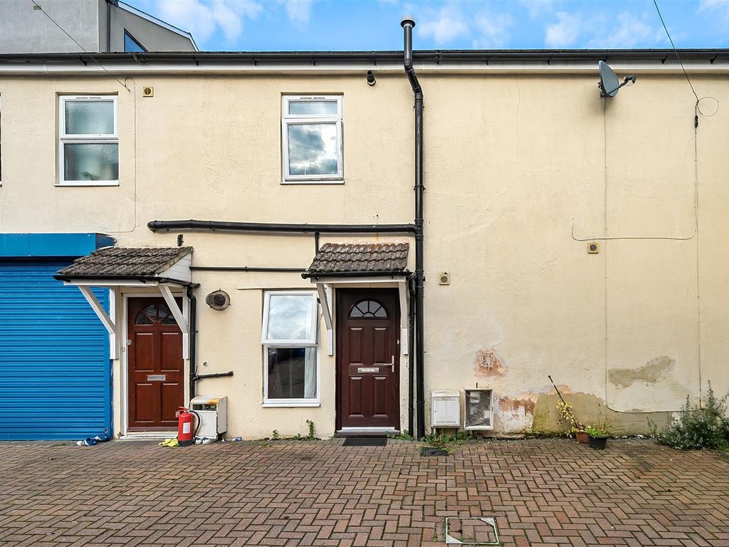 2 bed flat for sale in Halimote Road, Aldershot GU11, £125,000 Zoopla