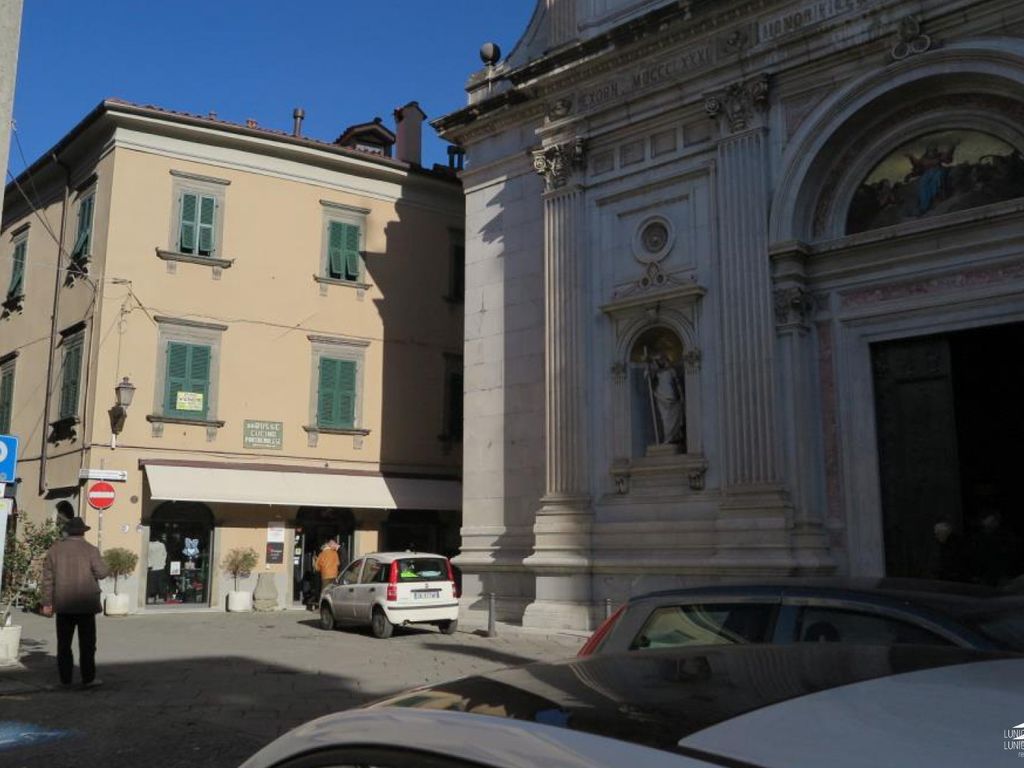 4 bed apartment for sale in MassaCarrara, Pontremoli, Italy, £129,319