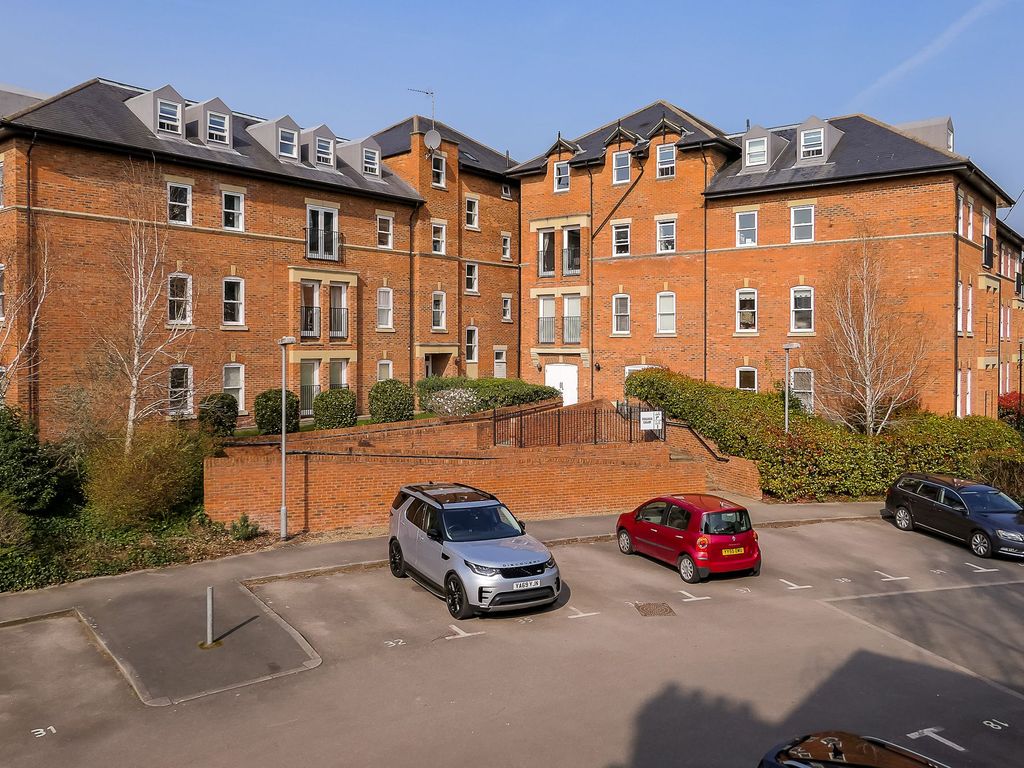 2 bed flat to rent in Steven Way, Ripon HG4, £700 pcm Zoopla