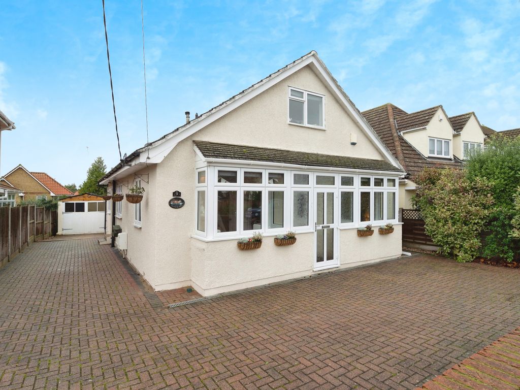 4 bed detached house for sale in Mount Road, Wickford SS11, £525,000