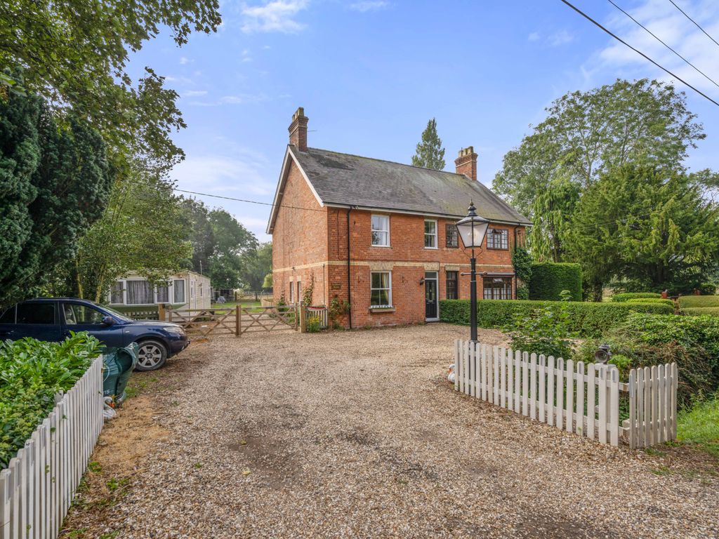 3 bed semidetached house for sale in Gunby Road, Orby PE23, £325,000