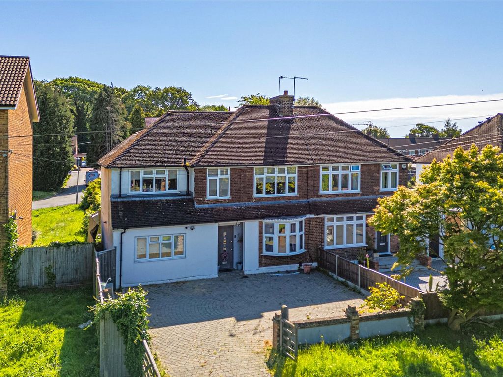 4 bed semidetached house for sale in High Street Green, Adeyfield