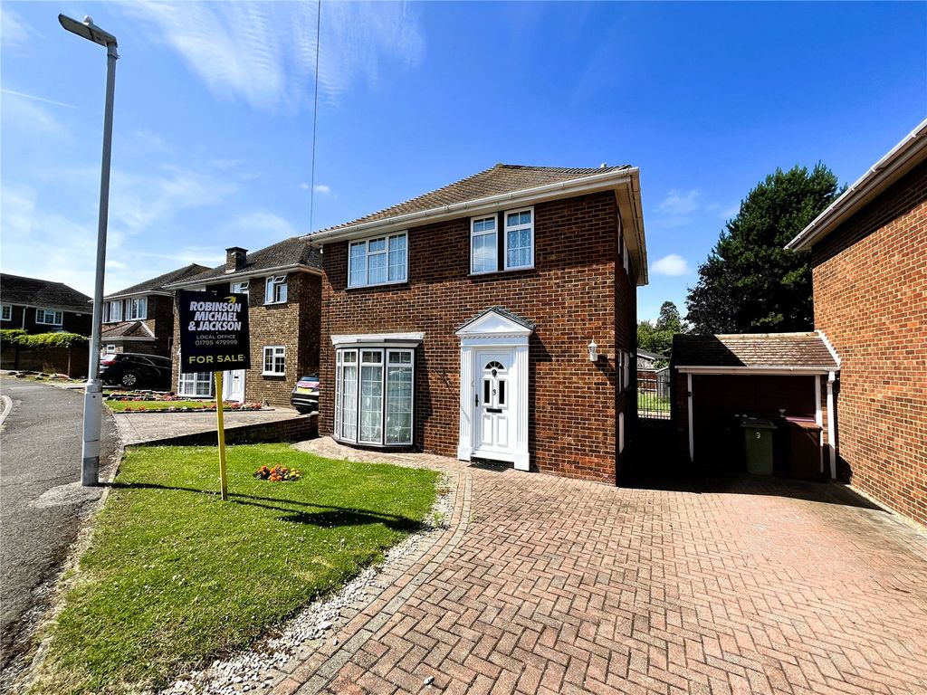 3 bed detached house for sale in Morris Court Close, Bapchild