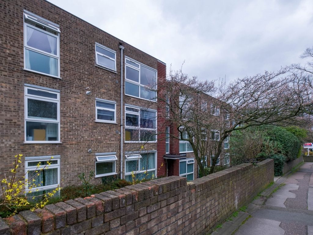 2 bed flat to rent in Palmerston Road, Buckhurst Hill IG9 Zoopla