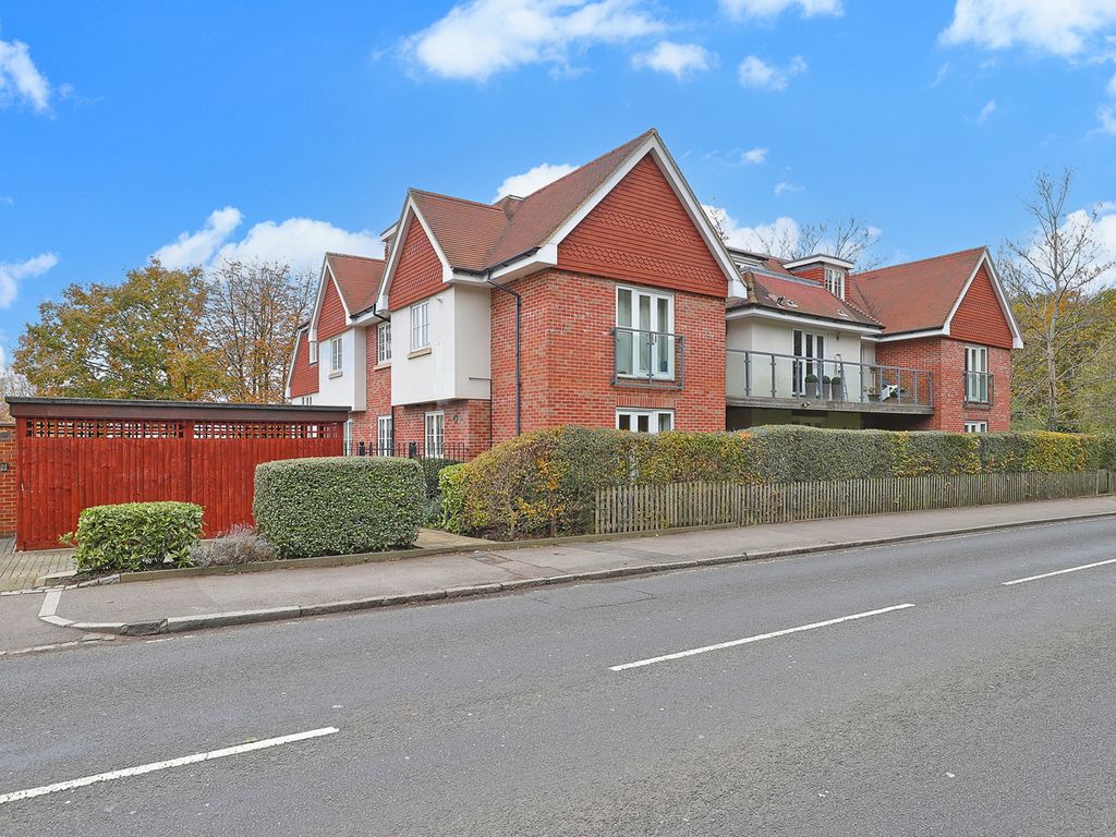 2 bed flat for sale in Thornwood Road, Epping CM16, £450,000 Zoopla