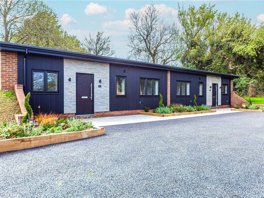 2 bed bungalow to rent in Ottway Walk, Welwyn, Hertfordshire AL6 Zoopla