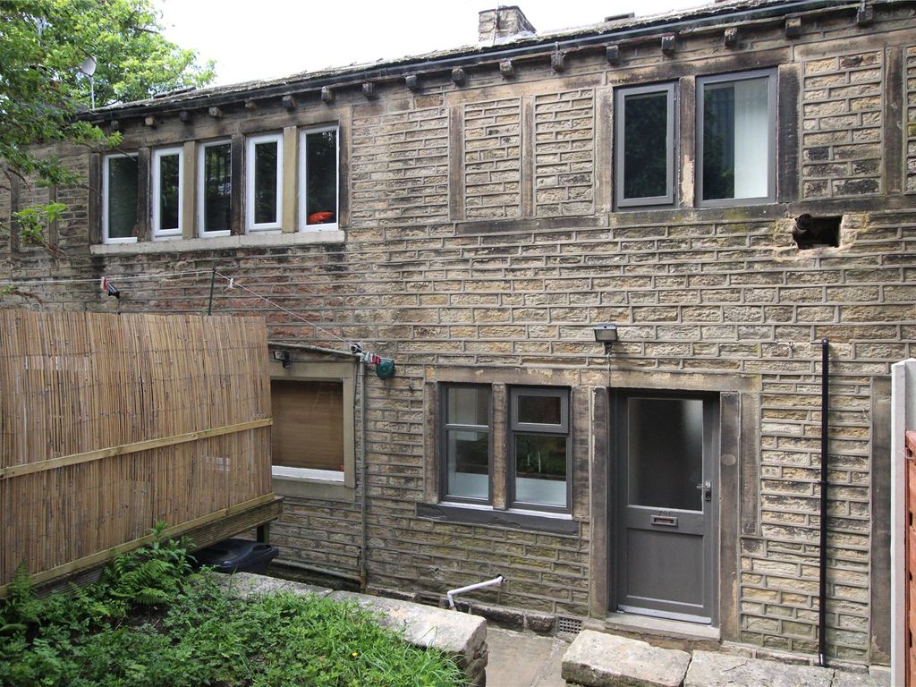 2 bed terraced house to rent in Manchester Road, Linthwaite