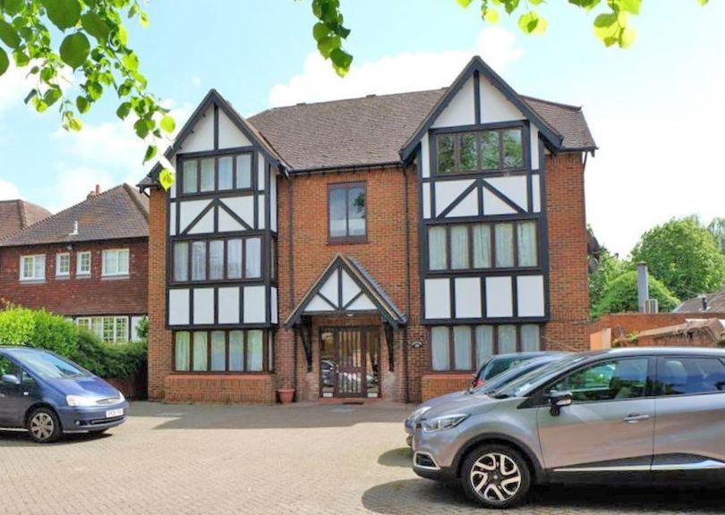 2 bed flat to rent in Portia House, Shakespeare Road, Bedford MK40, £
