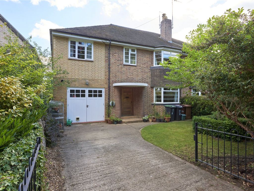 5 bed semidetached house for sale in Glapthorn Road, Oundle