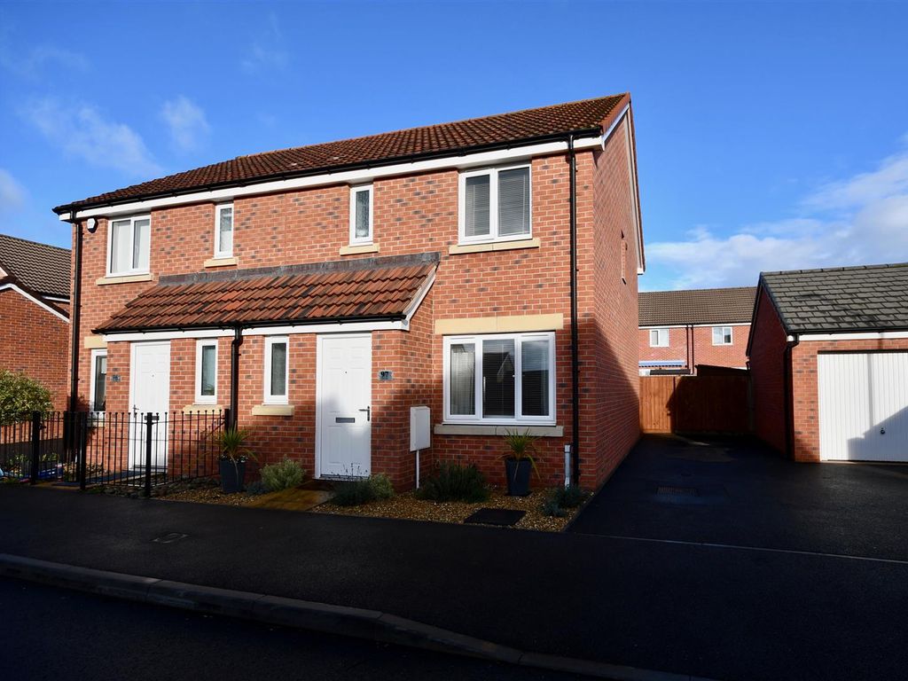 3 bed semidetached house for sale in Hob Close, Monkton Heathfield