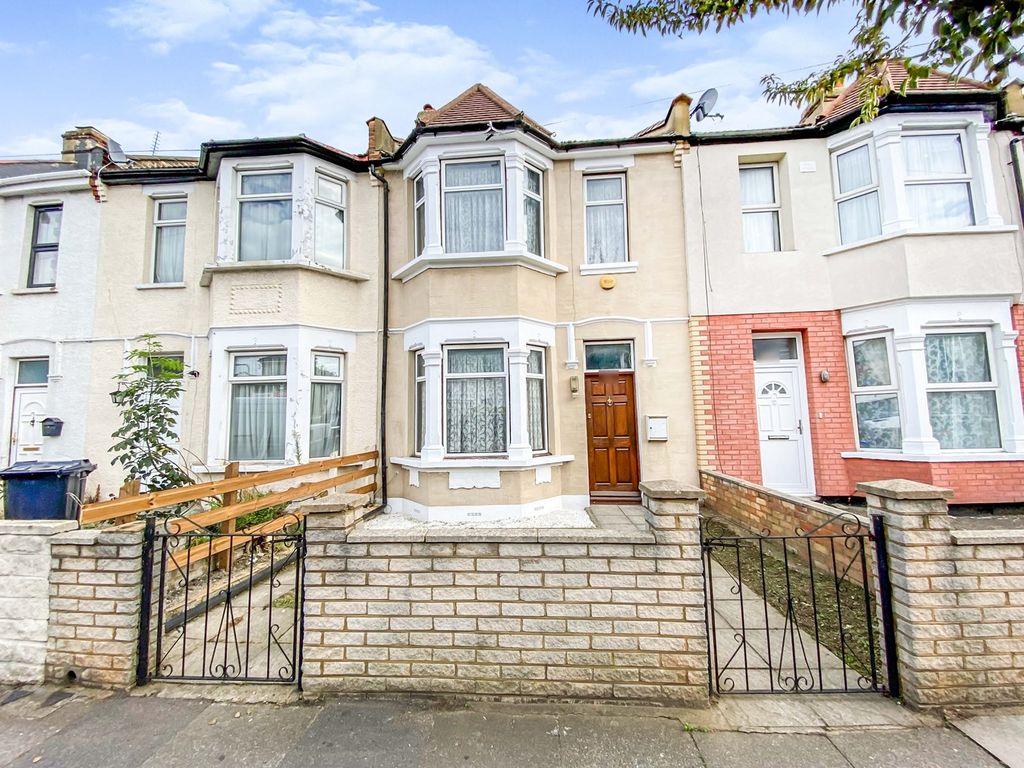 3 bed terraced house for sale in Richmond Road, Ilford IG1 Zoopla