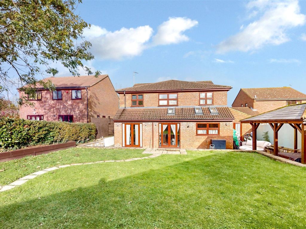 5 bed detached house for sale in Sheldon Court, Great Holm, Milton