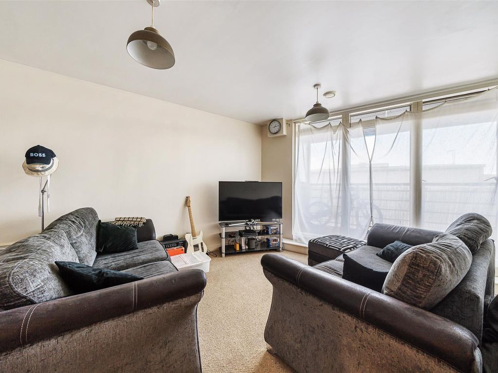 1 bed flat for sale in Kingfisher Meadow, Maidstone ME16, £160,000 Zoopla