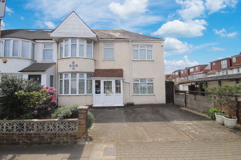 4 bed end terrace house for sale in Dawlish Avenue, Perivale, Greenford
