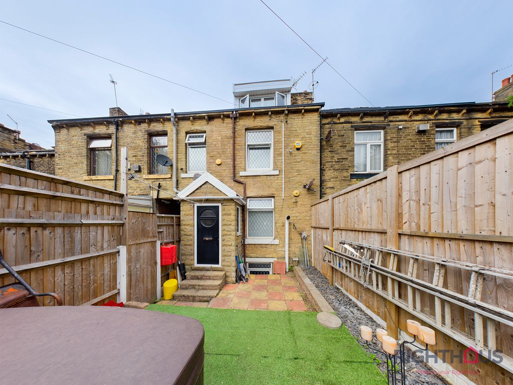 3 bed terraced house for sale in Draughton Street, Bankfoot, Bradford
