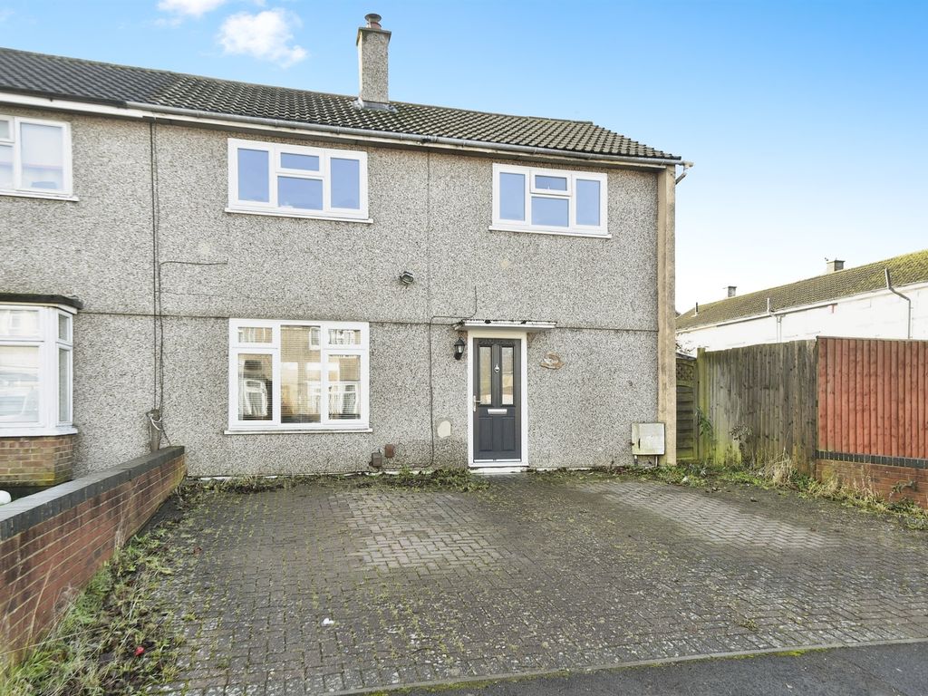 3 bed terraced house for sale in Lyndhurst Crescent, Swindon SN3, £