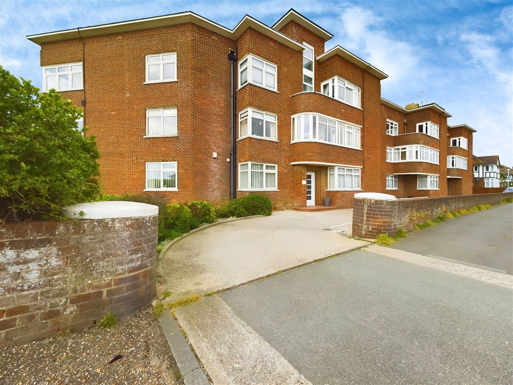 3 bed flat for sale in Gloucester Court, V Avenue, Worthing BN11