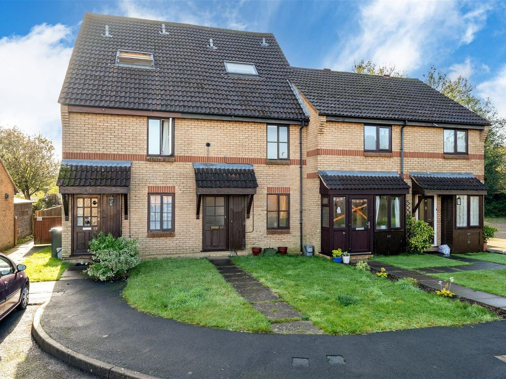 2 bed flat for sale in De Havilland Way, Abbots Langley WD5, £299,999