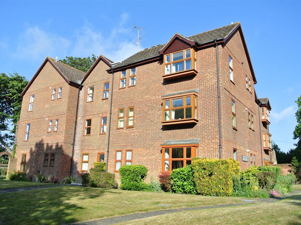 2 bed flat to rent in Rochester Avenue, Canterbury CT1, £1,100 pcm Zoopla
