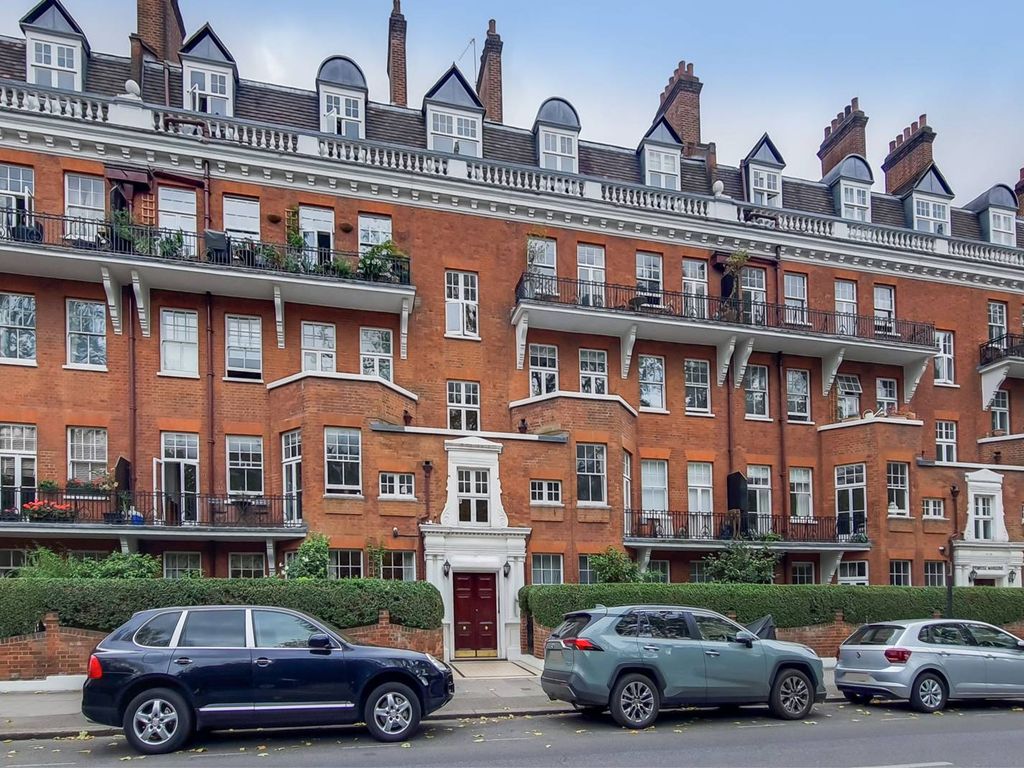 Prince Of Wales Drive Battersea Park London SW11  