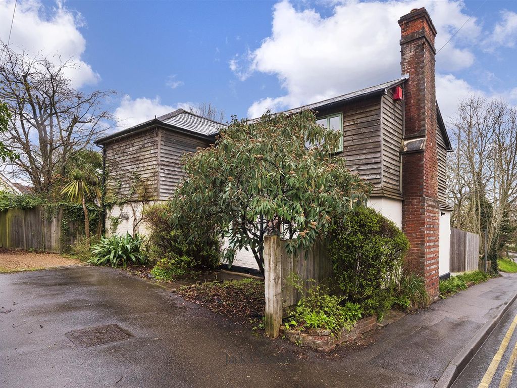 4 bed detached house for sale in Tudeley Lane, Tonbridge TN9, £900,000