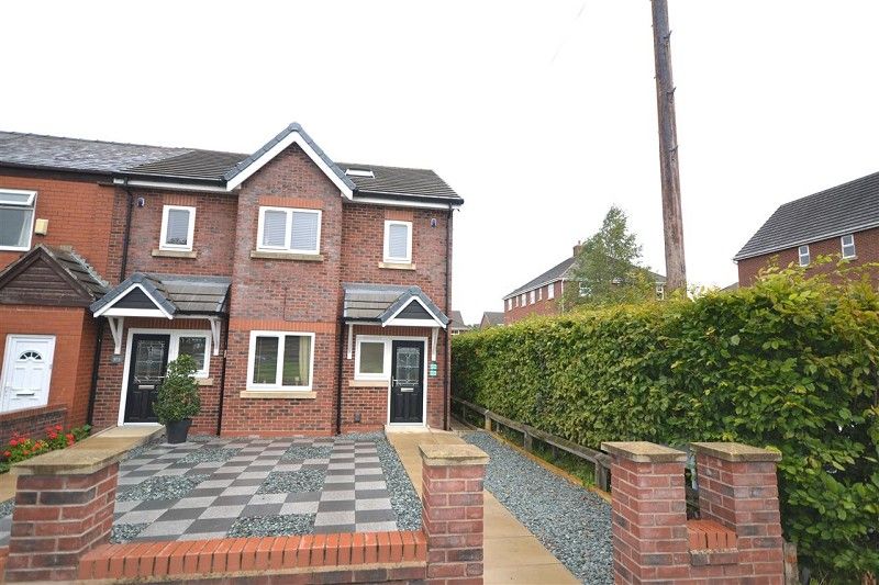 2 bed flat to rent in Manchester Road, Blackrod, Horwich, Bolton