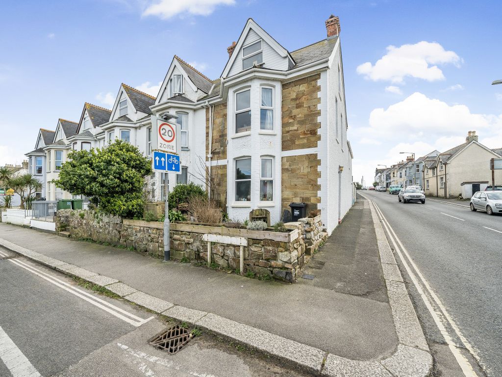 5 bed end terrace house for sale in Crantock Street, Newquay, Cornwall